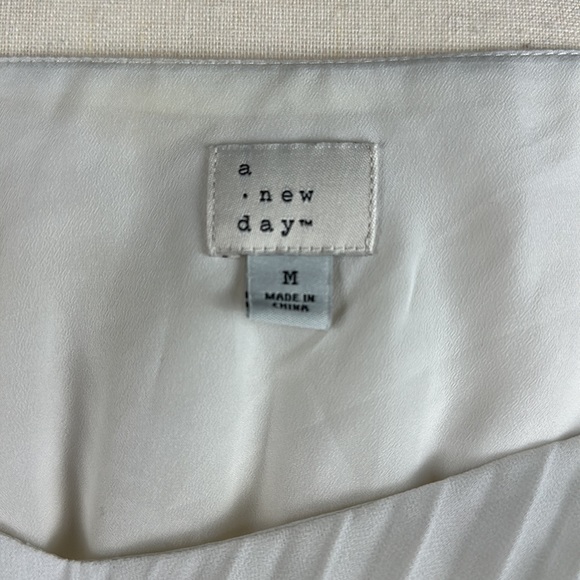 A New Day accordion pleated blouse shirt - size medium - Picture 5 of 5